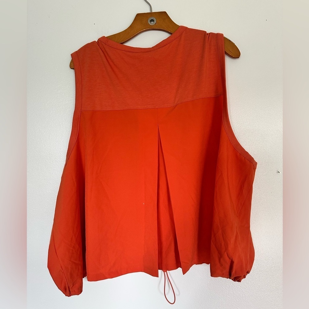 Old Navy Crop Top - Picture 2 of 2